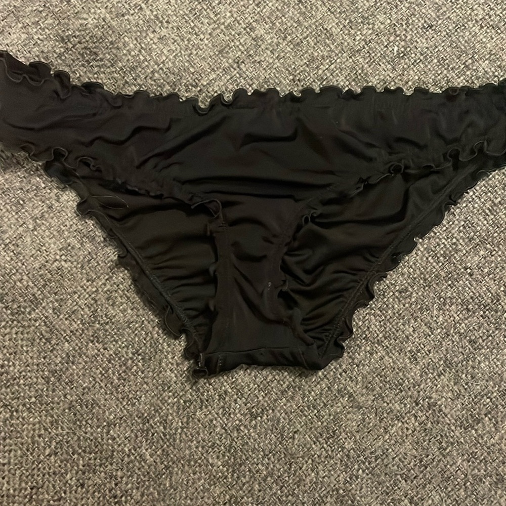 black scrunched bikini bottoms